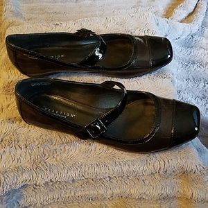 Ladies baby doll flats